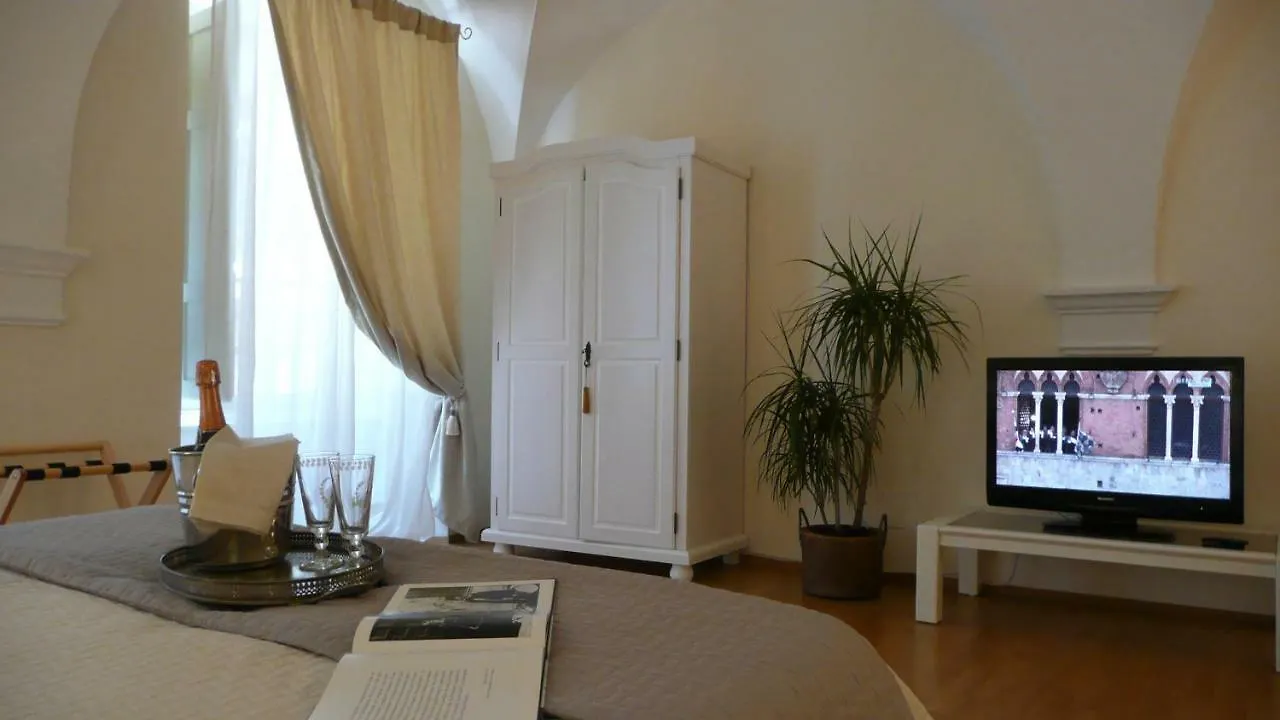 Palazzo De' Vecchi Bed & Breakfast Siena 3*,